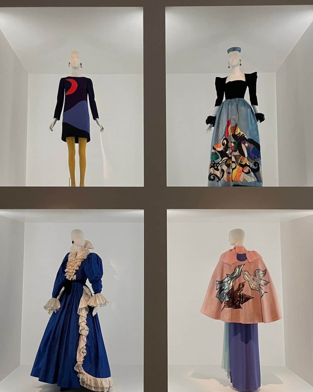 舞雛かのんのインスタグラム：「｢イヴ・サンローラン展 時を超えるスタイル｣  美しさと華やかさをたっぷり感じられる空間でした🤍 津田健次郎さんの音声ガイドも素敵だったなぁ、、、✨」