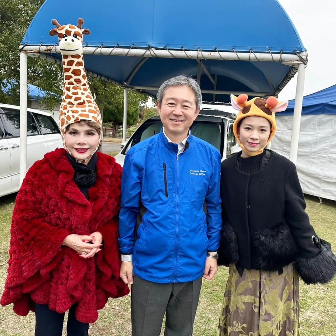 加藤万里奈さんのインスタグラム写真 - (加藤万里奈Instagram)「【なめがた秋祭り】にて出演させていただきました！  皆様有り難う御座いました！  同級生の高須君から素敵な花束まで。  久々会えて嬉しかったです。ありがと！」11月18日 15時56分 - _marinakato_