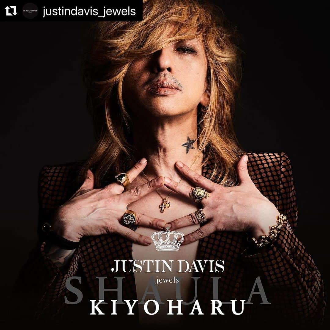 清春のインスタグラム：「#Repost @justindavis_jewels with @use.repost ・・・ ⠀ KIYOHARU × JUSTIN DAVIS コラボレーション ネックレス『SHAULA』発売記念！ 清春氏フォト撮影イベント決定！！  KIYOHARU × JUSTIN DAVIS コラボレーション ネックレス『SHAULA』の発売を記念し、ラフォーレ原宿店、名古屋パルコ店限定で、対象商品購入者様の特典として、各店先着100名様に清春氏とのフォト撮影チケット＋マフラータオルをプレゼント！  イベント、商品の詳細は、プロフィール🔗よりご覧ください！  #justindavis #ジャスティンデイビス #清春 #KIYOHARU #shaula」