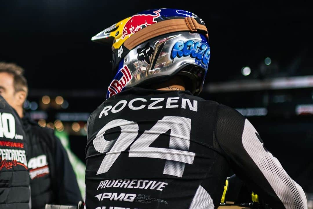 ケン・ロックゼンさんのインスタグラム写真 - (ケン・ロックゼンInstagram)「King @kenroczen94 ready to fight 🟨🦾✔️ #supercross #sx #supercrossparis #fmx #freestyle #motorsport #show #showtime  📷 // @kevinfrancoisphoto」11月18日 15時59分 - kenroczen94