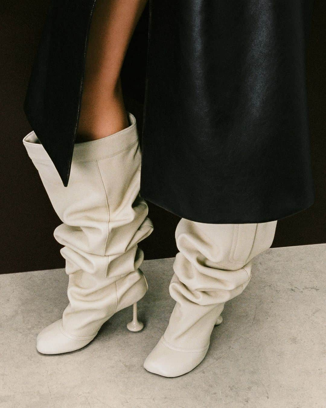 Loeweのインスタグラム：「WATCH YOUR STEP  Toy over-the-knee boots in leather.  See the collection on loewe.com   #LOEWE #LOEWEgifts」