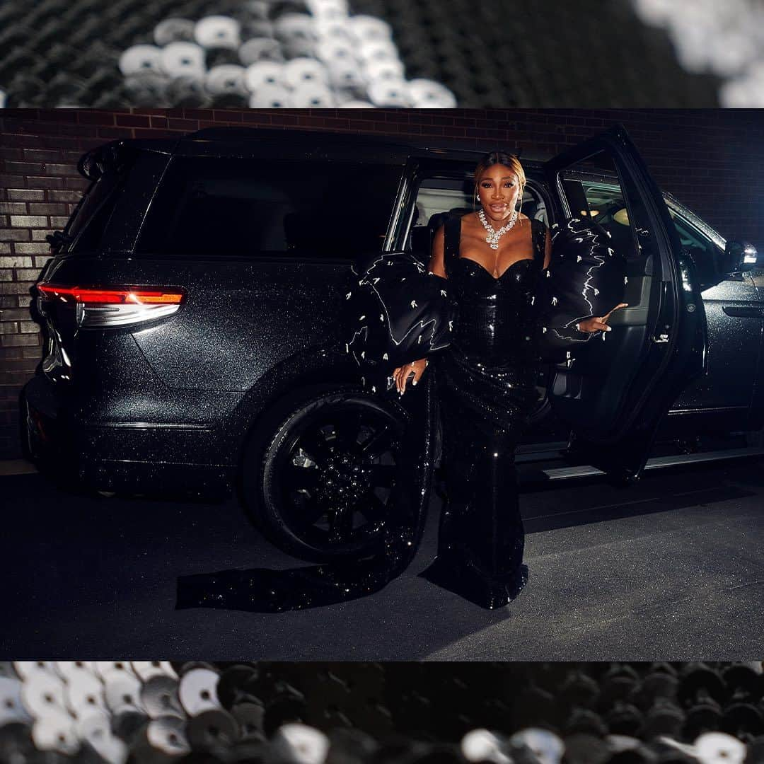 セリーナ・ウィリアムズのインスタグラム：「A few more angles since we can’t get enough.  #ad @serenawilliams’ stunning outfit was complemented by a custom-wrapped* #Navigator to match. ✨  *Not available for purchase. 📸: @landonnordeman」