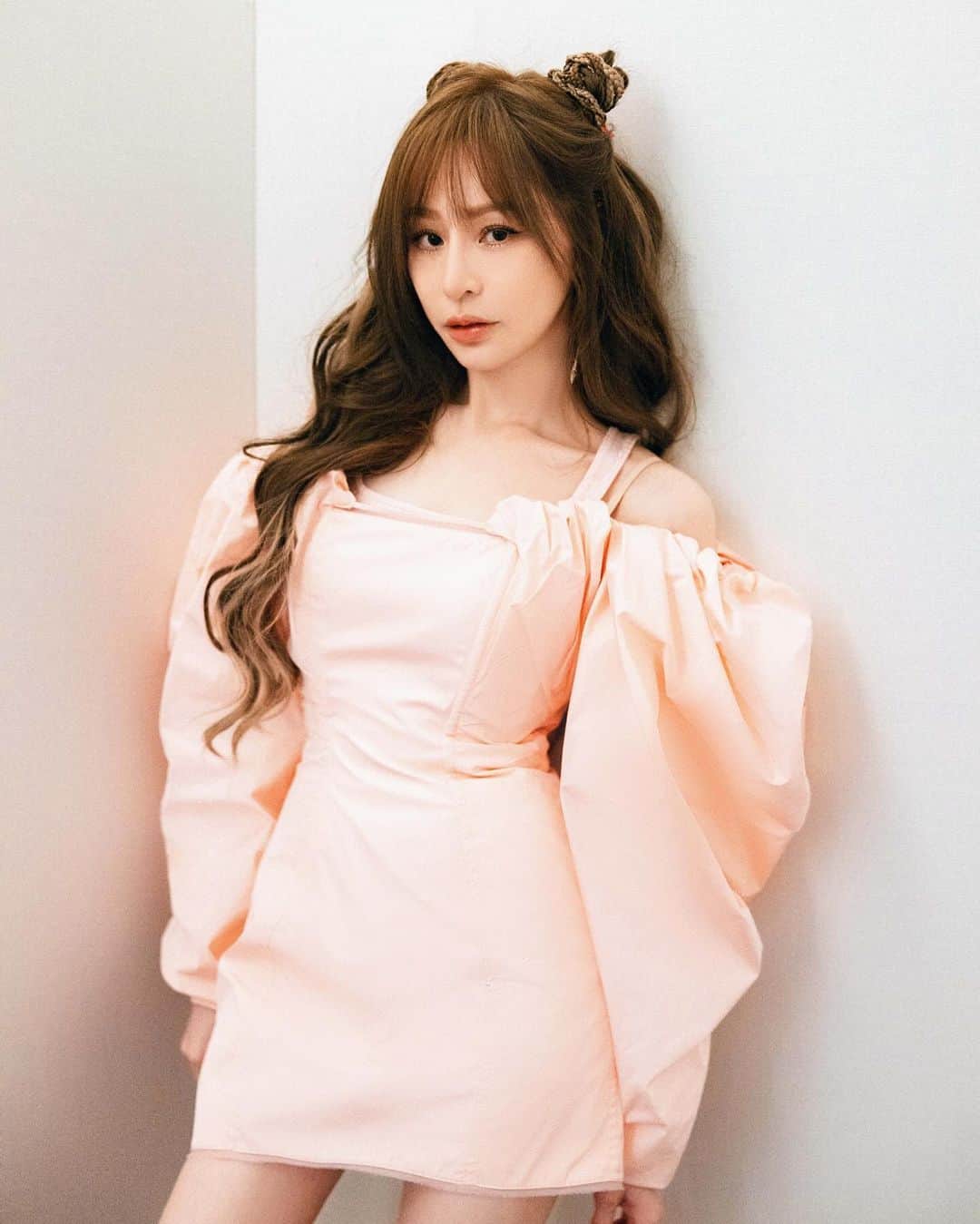 王心凌（Cyndi Wang）のインスタグラム：「費了很多心思的髮型 💇🏻‍♀️ 今天我是美少女戰士🌙」