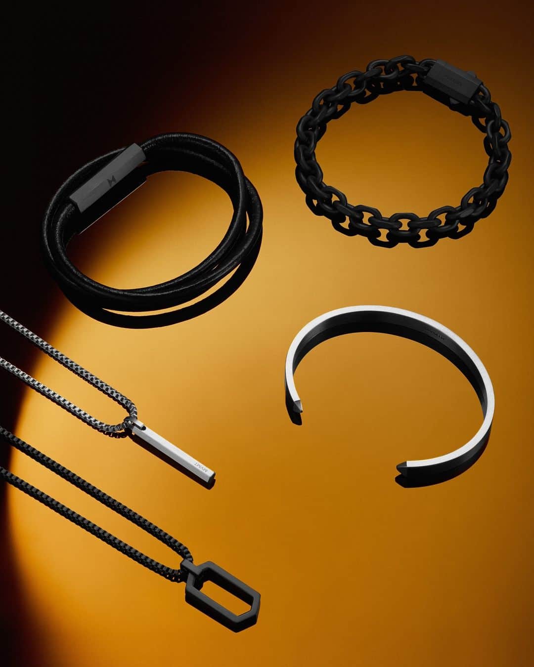 MVMTのインスタグラム：「The gift of sleek style. Jewelry is up to 50% off now during our Early Black Friday Sale. #jointhemvmt #jewelry」