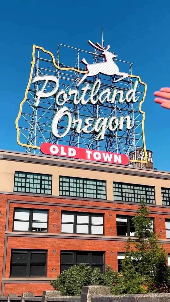 Portlandのインスタグラム：「Local brand @portlandgear just started their Pre Black Friday event with up to 50% off + any hat FREE when you spend $90.  Pick up one of these amazing LED signs for the Portland lover in your life. 🌹  Portlandgear.com  #portland #pdx #portlandgear」