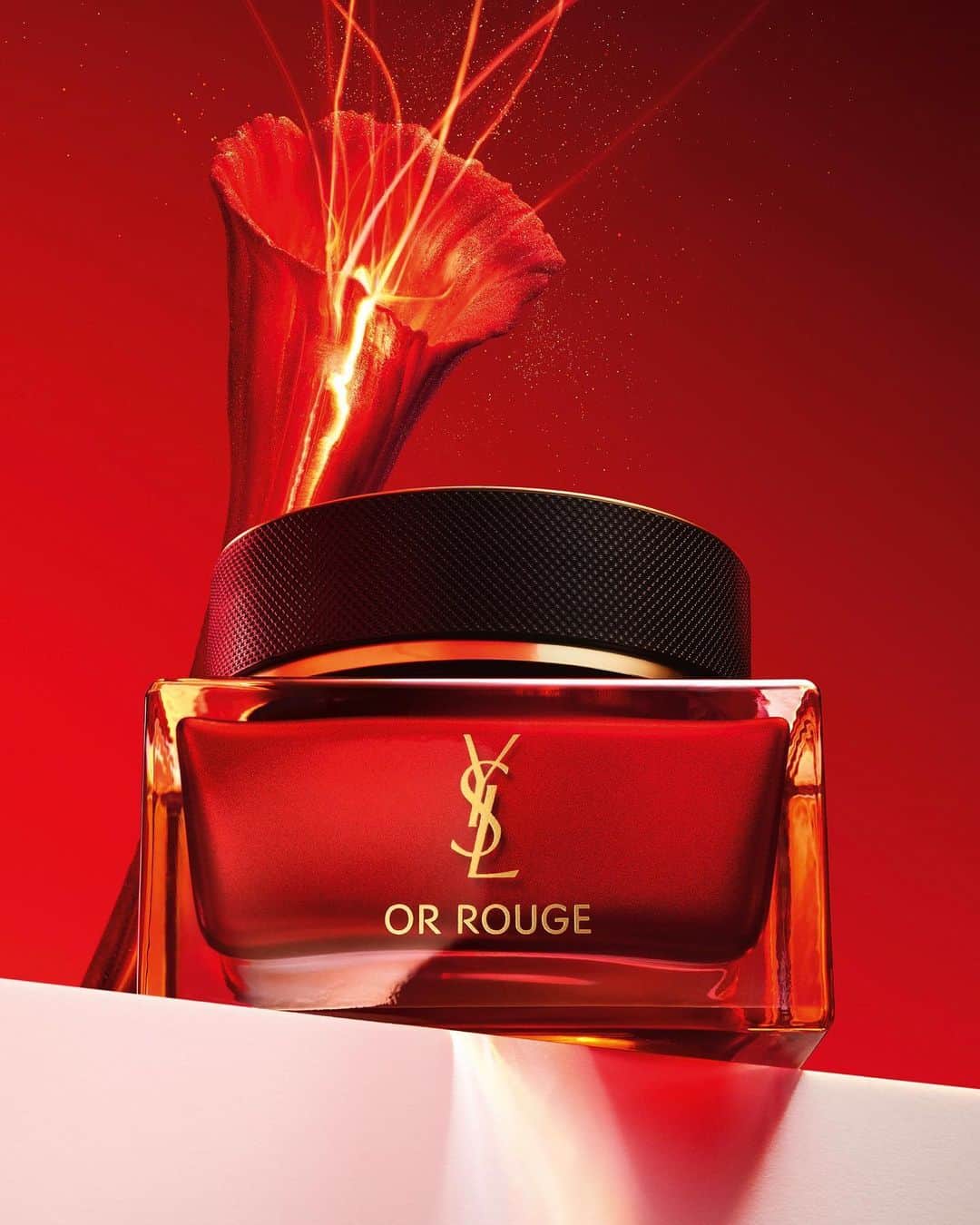 Yves Saint Laurent Beautyのインスタグラム：「Experience skin’s youth reigntion with OR ROUGE LA CRÈME ESSENTIELLE for an intense hydration from the fresh, transformative and sensorial formula.​  ​#YSLBeauty #OrRouge」