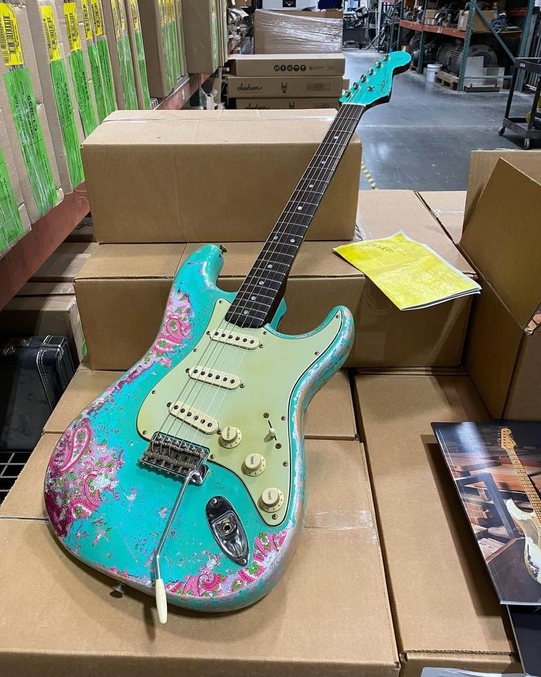 Fender Guitarさんのインスタグラム写真 - (Fender GuitarInstagram)「New dream guitar unlocked. 🔓 @dennisfendercustom brings us this stunning @fendercustomshop Seafoam Green over Pink Paisley Strat.」11月19日 2時01分 - fender