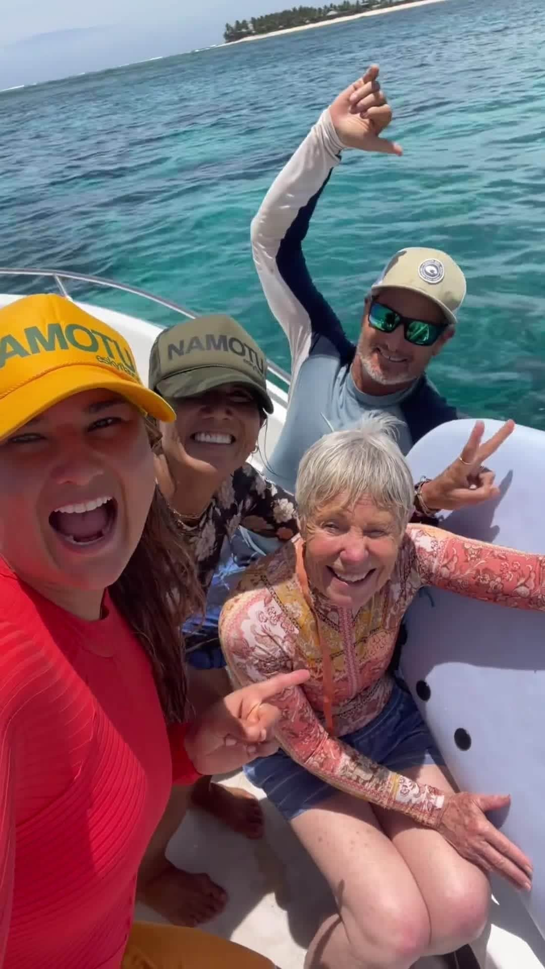 世界プロサーフィン連盟（WSL）のインスタグラム：「The best surfer is the one having the most fun! @brisahennessy takes her 80 year-old grandma surfing in Fiji. 🏄‍♀️⁣ ⁣ 🎥: @brisahennessy」