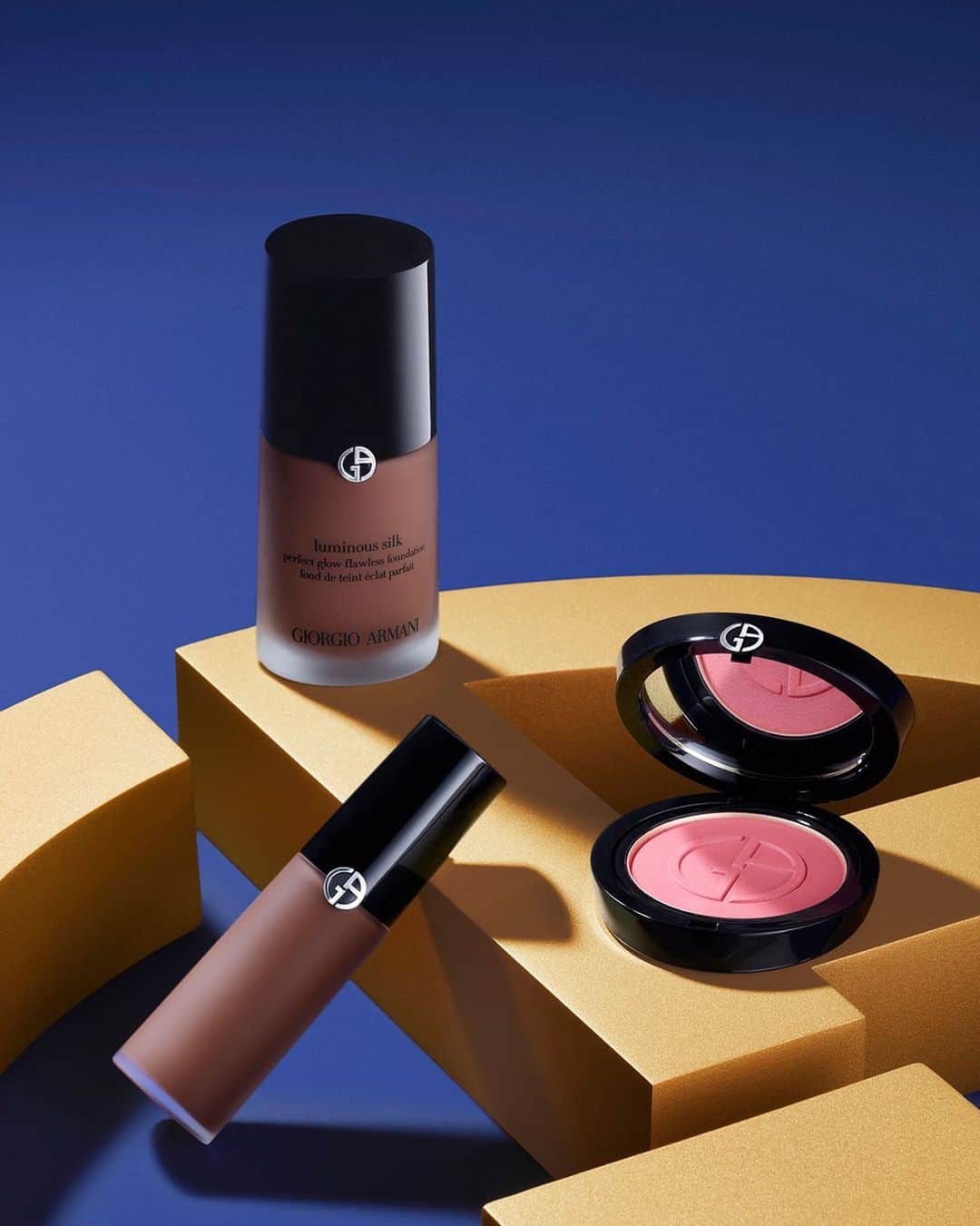 Armani Beautyのインスタグラム：「A luminous look for Blue Friday. Create a radiant look for the holidays with LUMINOUS SILK FOUNDATION, LUMINOUS SILK CONCEALER, and LUMINOUS SILK GLOW BLUSH, all available during Armani beauty Blue Friday, starting November 24th.   #Armanibeauty #LuminousSilk #Makeup #BlackFriday #BlueFriday」