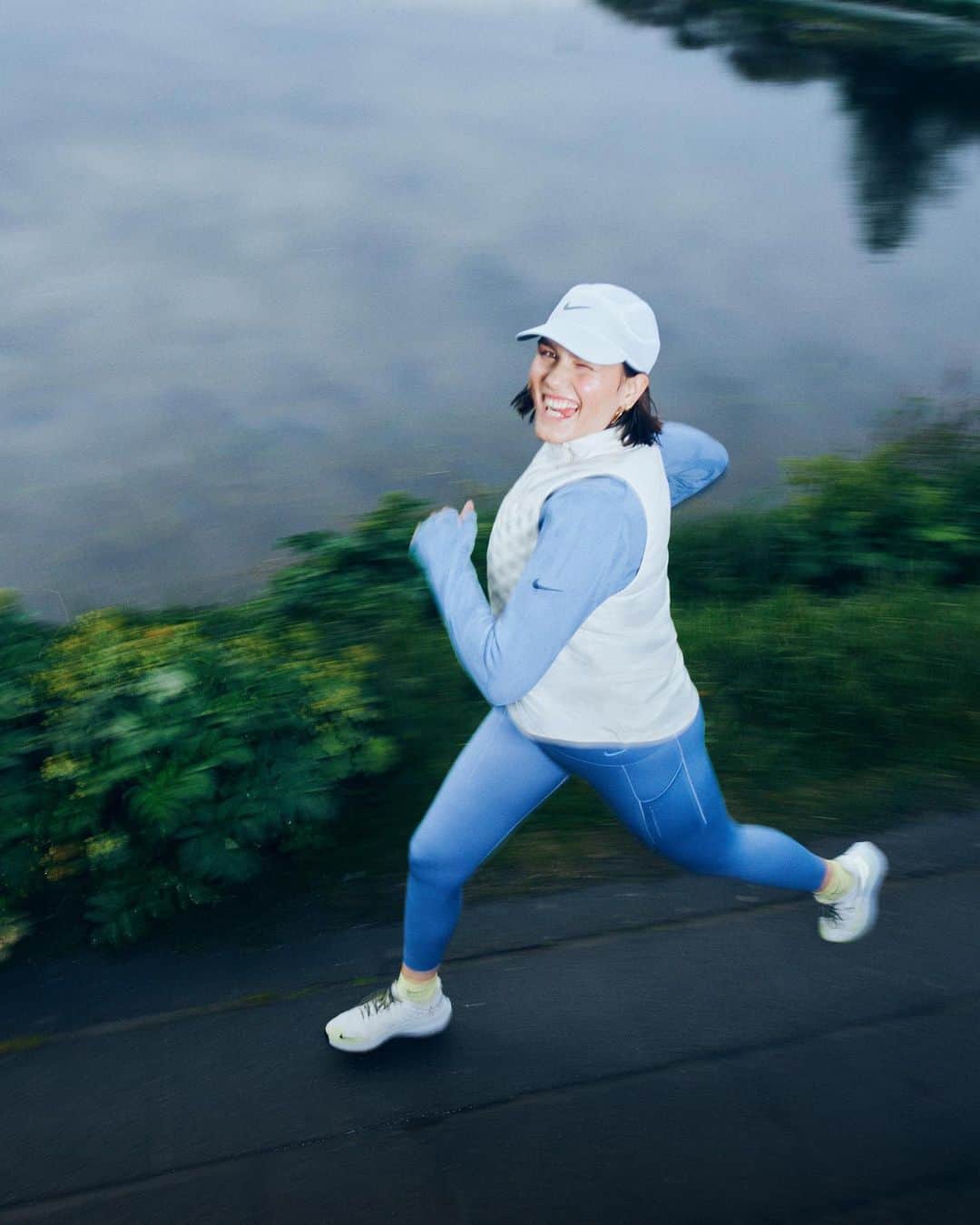 NIKEさんのインスタグラム写真 - (NIKEInstagram)「Don’t let wet conditions stop your run. ☔  Springy, insulated and water-repellent, the Peg Shield helps maintain your motivation when the weather isn’t ideal.  Tap to shop.」11月19日 2時03分 - nike