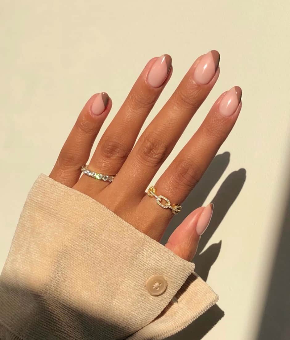 ELLE Germanyのインスタグラム：「Cappuccino Nails for Breakfast. ☕️  Credit: @iramshelton / @betina_goldstein #nails #nagellacktrend #nagellack #cappuccinonails」