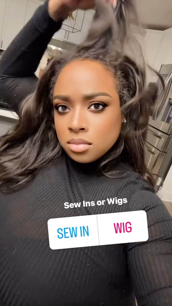 キエラ・キキ・シェアードのインスタグラム：「Ladies! Y’all know I love my wigs but I missed a good sew in and forgot how good it can be to me! A good sew in can be a whole vibe!   Let’s also talk about postpartum and recovery!  Maaaan I’ve heard the horror stories and I was nervous. I’ve had an array of emotions. One of the ways I have been able to stay leveled during postpartum is by still getting up, showering, taking my bonnet off and reminding myself of what I can look like. 😂 and in prayer affirming myself of God’s work that He’s completing in me! It’s a whole vibe and he’s doing it one step at a time! Little by little! And the evolution is still glorious! Ha! Oh an the compliments from my hubby in my house fits! 🥰   it nearly feels like we’re quarantined all over again! I’m so grateful and I’m enjoying it!  If I told you some of the things I’ve cried about, you’d laugh with me. Check out my subscription for more open moments of my journey!   Sew In by @christianlashanna_」