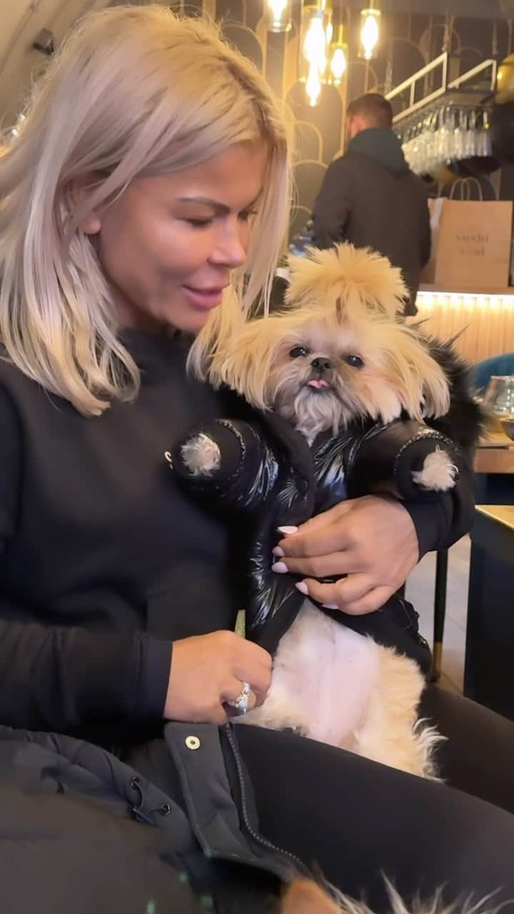 SANDRA KUBICKAのインスタグラム：「Grandma Grace @grace_kubicka and her first granddaughter 🐶」