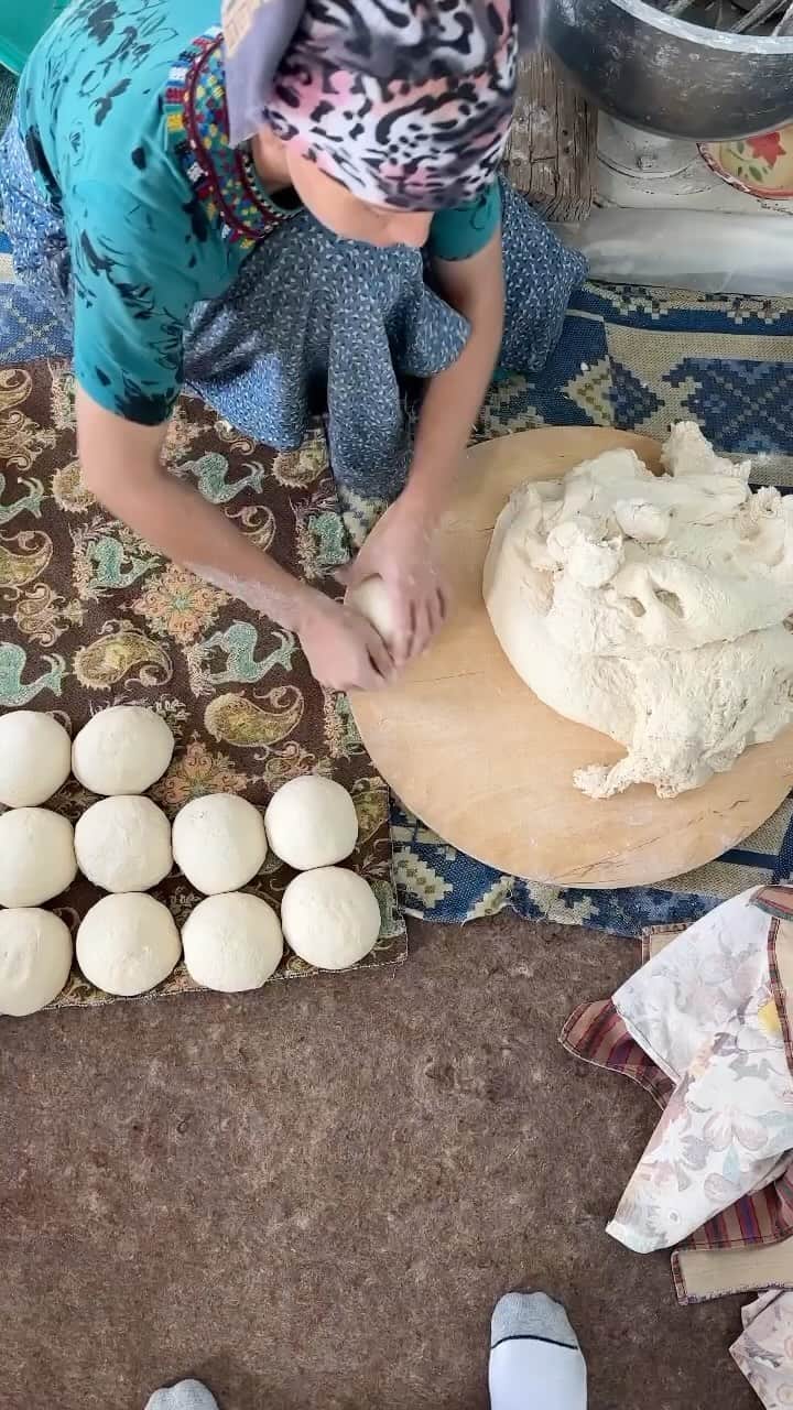 Earth Picsのインスタグラム：「@cory.s.martin got to experience the traditional making of Turkmenistan 🇹🇲 Chorek, the traditional bread of Turkmenistan, has a deep-rooted history that intertwines with the country’s cultural and social fabric. Its origins can be traced back to ancient times when nomadic tribes roamed the region. These tribes, which eventually settled in what is now Turkmenistan, relied on bread as a staple food, given its nourishment and ease of preparation. The art of making chorek evolved over centuries, influenced by various cultures and civilizations that came into contact with the Turkmen people, including Persians, Arabs, and Russians. This cross-cultural exchange enriched the bread-making traditions, infusing them with unique flavors and techniques. The traditional tamdyr (clay oven) used in baking chorek is a testament to these ancient methods, reflecting a time-honored practice that has been passed down through generations.」