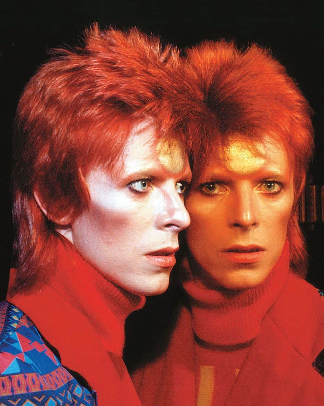 デヴィッド・ボウイさんのインスタグラム写真 - (デヴィッド・ボウイInstagram)「Not the first time we’ve posted the image we’ve used for today’s Bowie Reflection, but we hope you agree it bears repeating.  Japanese photographer Masayoshi Sukita took this stunning portrait of Bowie in February 1973 at New York’s Radio City Music Hall.  Image taken from Bowie and Sukita’s Speed Of Life published by @genesis_publications  #BowieReflections  #BowieSukita」11月19日 2時24分 - davidbowie