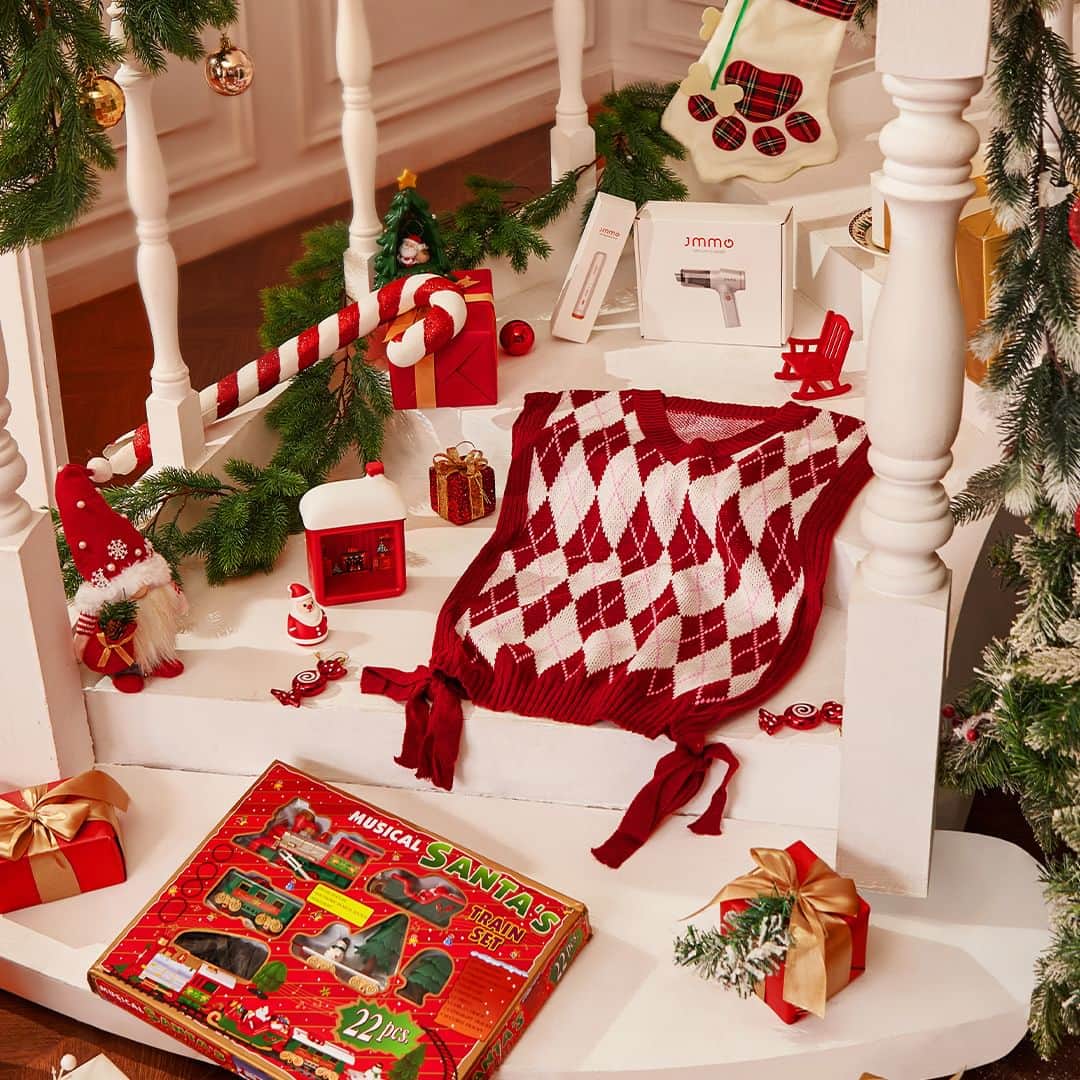 SHEINのインスタグラム：「Spreading cheer has never been this easy! 🥰🎁🎉 Load up your sleigh at our one-stop holiday shop and grab something special for all your elves 🎄✨💕  🔗:https://shein.shop/7mi5slz  #SHEINholidayseason」