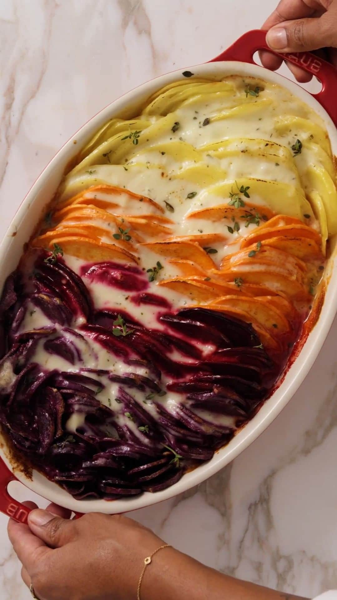 Bloomingdale'sのインスタグラム：「When your side dish has main course energy 🍽️ Wow your entire table with this Instagram-ready ombré gratin (aka the tastiest & most gorgeous fixin' of the season). Link in bio for the recipe!」