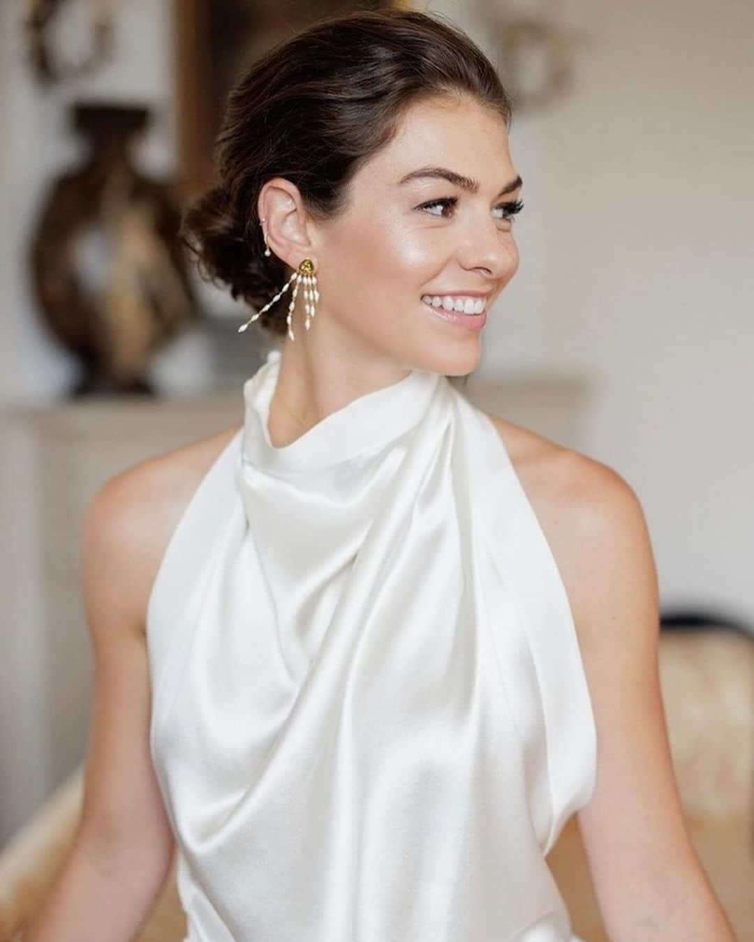 チャンルーさんのインスタグラム写真 - (チャンルーInstagram)「Beautiful bride @lialialia_ in the Bolide Earrings on her wedding day 🕊️ #chanluu #chanluubridal」11月19日 2時37分 - chanluu