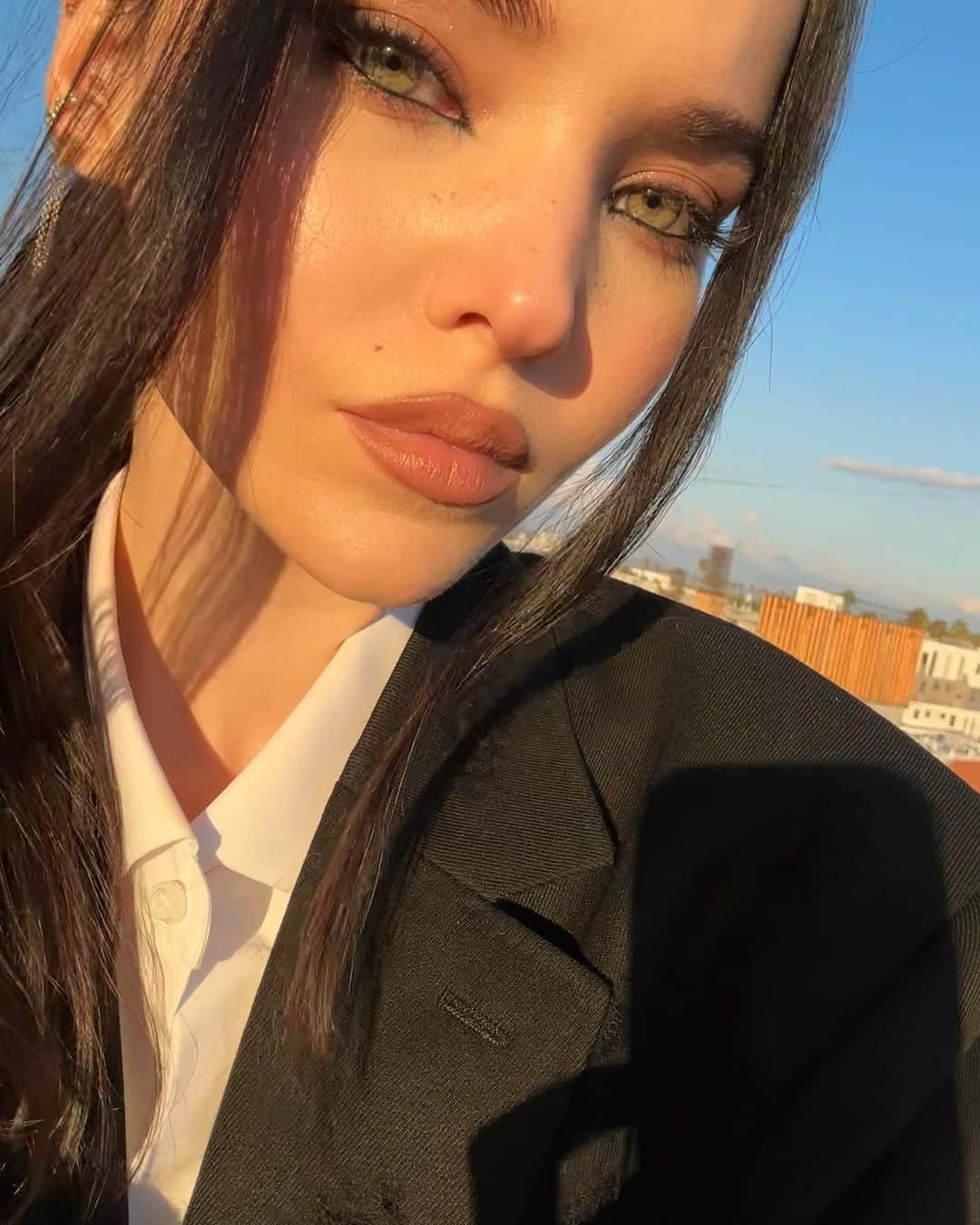 ダヴ・キャメロンのインスタグラム：「🤵🏻‍♀️」