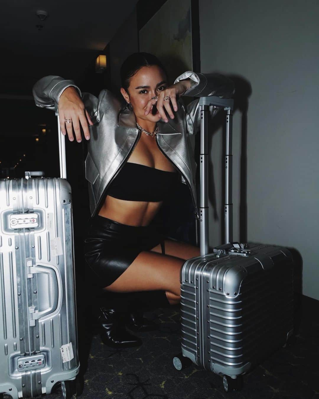 ヤシー・プレスマンさんのインスタグラム写真 - (ヤシー・プレスマンInstagram)「gotta catch a flight for my show tonight 🛩️ ~  new baby bag with me to add to the @rimowa collection at home 🤍  see yall at the Lapu-Lapu Hoops Dome tonight 😚」11月18日 17時56分 - yassipressman