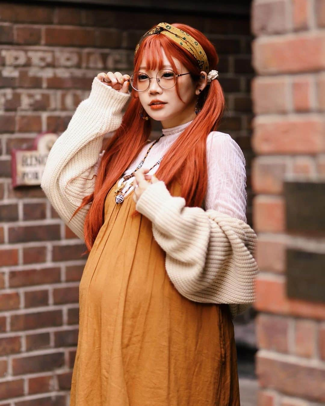 かりんのインスタグラム：「. 2023/10/03 ⁡ 26w3d 全眼ギャル🧡 マタニティ仮装👶🏻 ⁡ 当日の感想は次の投稿で…💭 ⁡ ⁡ ⁡ photo by @shige_photographer  ⁡ ウィッグ ▶︎ BARSDAR ⇒ Amazon カラコン▶︎ @luckyicon_jp ⁡ #全眼ギャル #全眼メイク #全眼カラコン ⁡ #ユニバ仮装 #ハロウィン仮装  #ハロウィンインパ #インパ仮装 #USJHalloween #USJ #ユニバ  #Halloween #ハロウィン #Halloweenmakeup  #ハロウィンメイク」