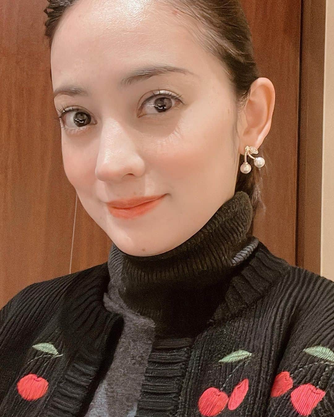 英玲奈のインスタグラム：「今日はあまあまに。 さくらんぼあわせ🍒」