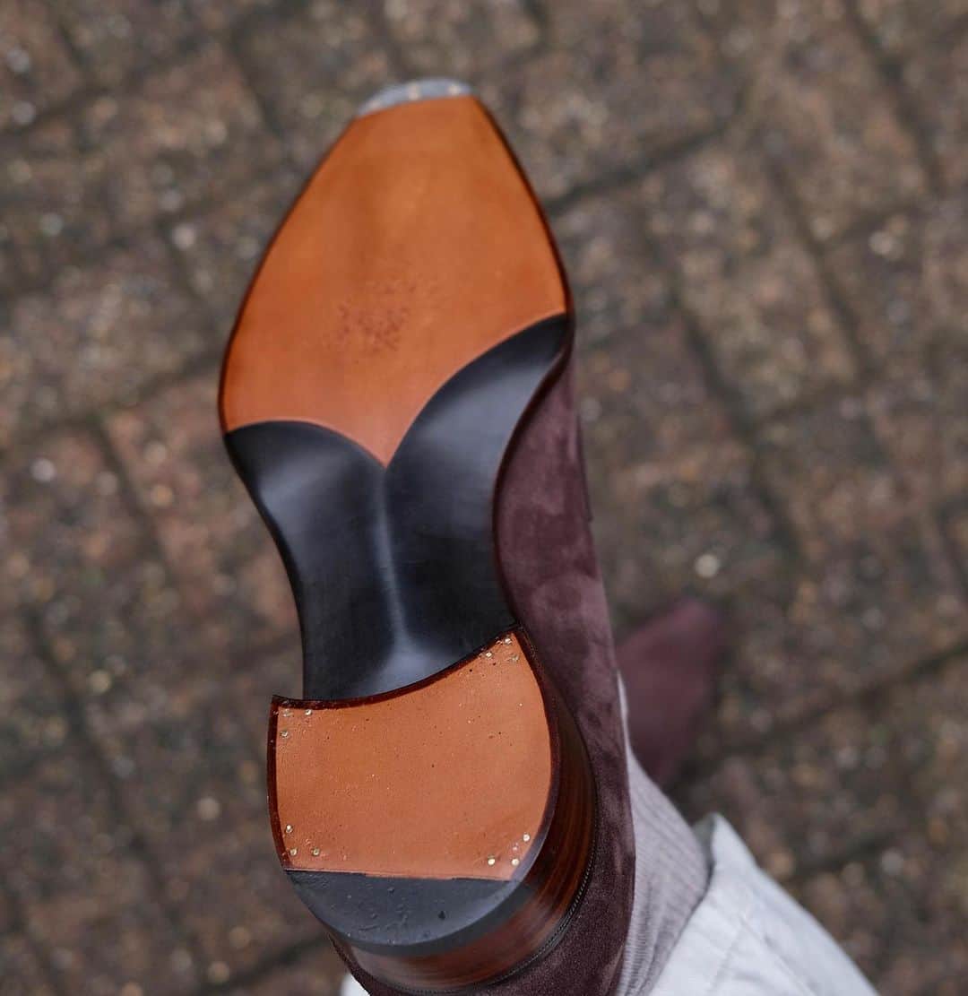 ガジアーノ&ガーリングさんのインスタグラム写真 - (ガジアーノ&ガーリングInstagram)「Always nice to see clients sharing pics with us of their new shoes!  @mystery_shore wearing his new MTO Antibes in Mole Suede on the Sq Deco last..  #ggantibes #gazianogirling #loafers #ggmolesuede #mensshoes #madeinengland」11月18日 17時58分 - gazianogirling