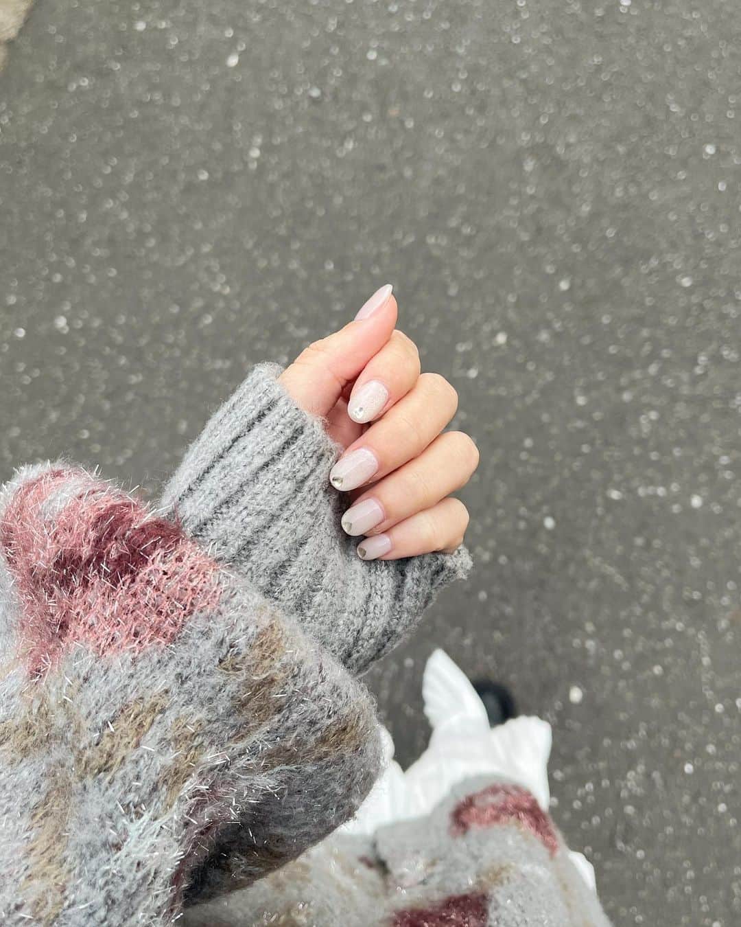 佐久間乃愛さんのインスタグラム写真 - (佐久間乃愛Instagram)「︎✿ magnet nail 🫧 ハートも付けてもらった♡  #nail #winternail」11月18日 17時59分 - noa_sakuma