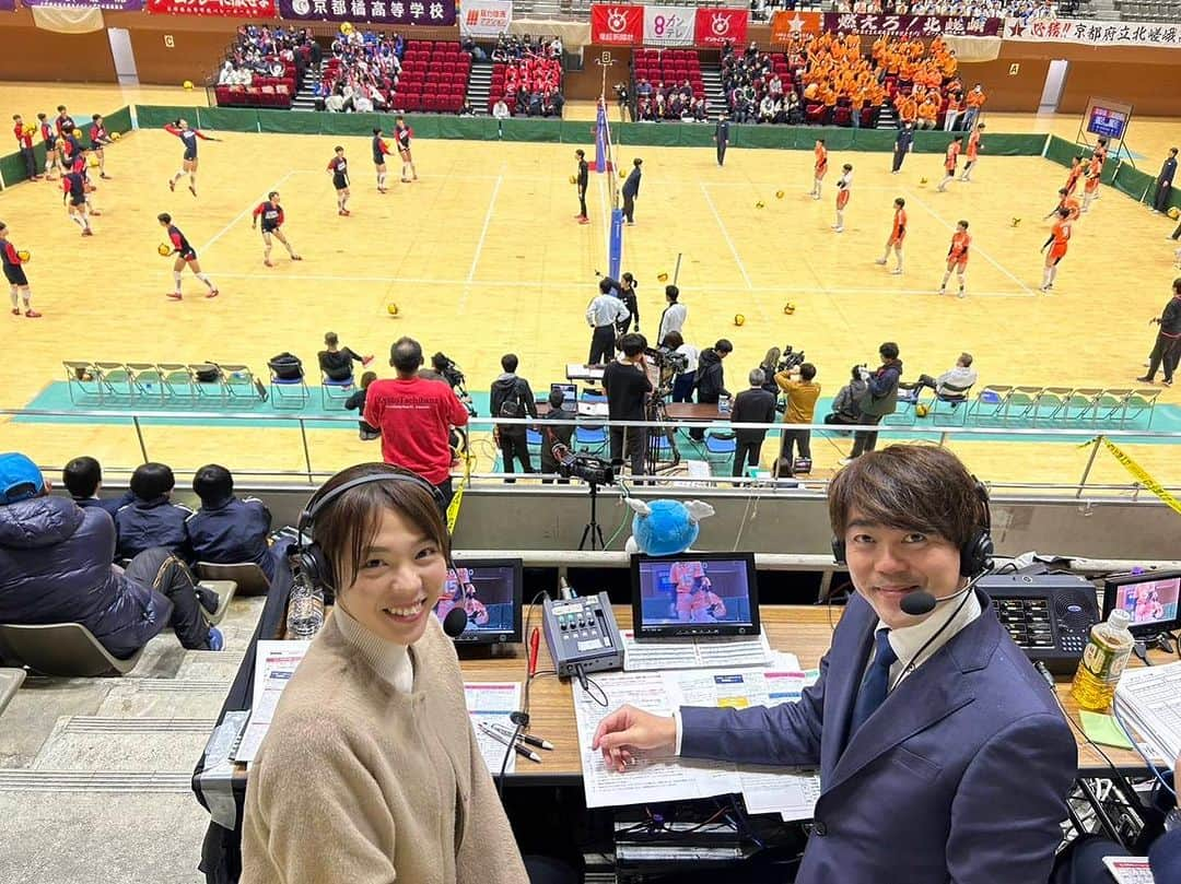 迫田さおりさんのインスタグラム写真 - (迫田さおりInstagram)「・ 春の高校バレー 京都予選 京都橘vs北嵯峨の解説をさせていただきました‼︎ ・ やはり高校生の全力のプレーは、心動かされますね‼︎ そして、応援団席も年々増えてきて声援も大きくなってきたことも嬉しい😊 ・ 実況の石田一洋アナウンサーありがとうございました。 ・ 京都府代表 女子:京都橘 男子:洛南」11月18日 17時59分 - saori.rio