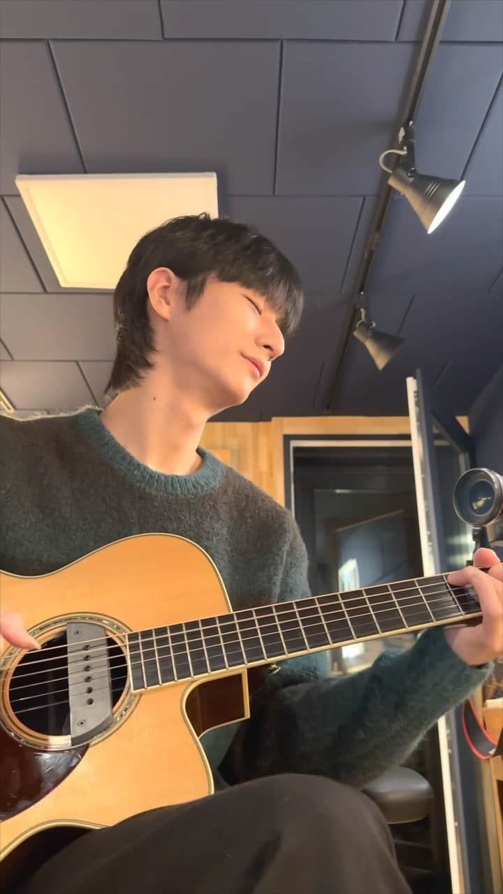 チョン・ソンハのインスタグラム：「Legends Never Die  Let’s go @t1lol !!」