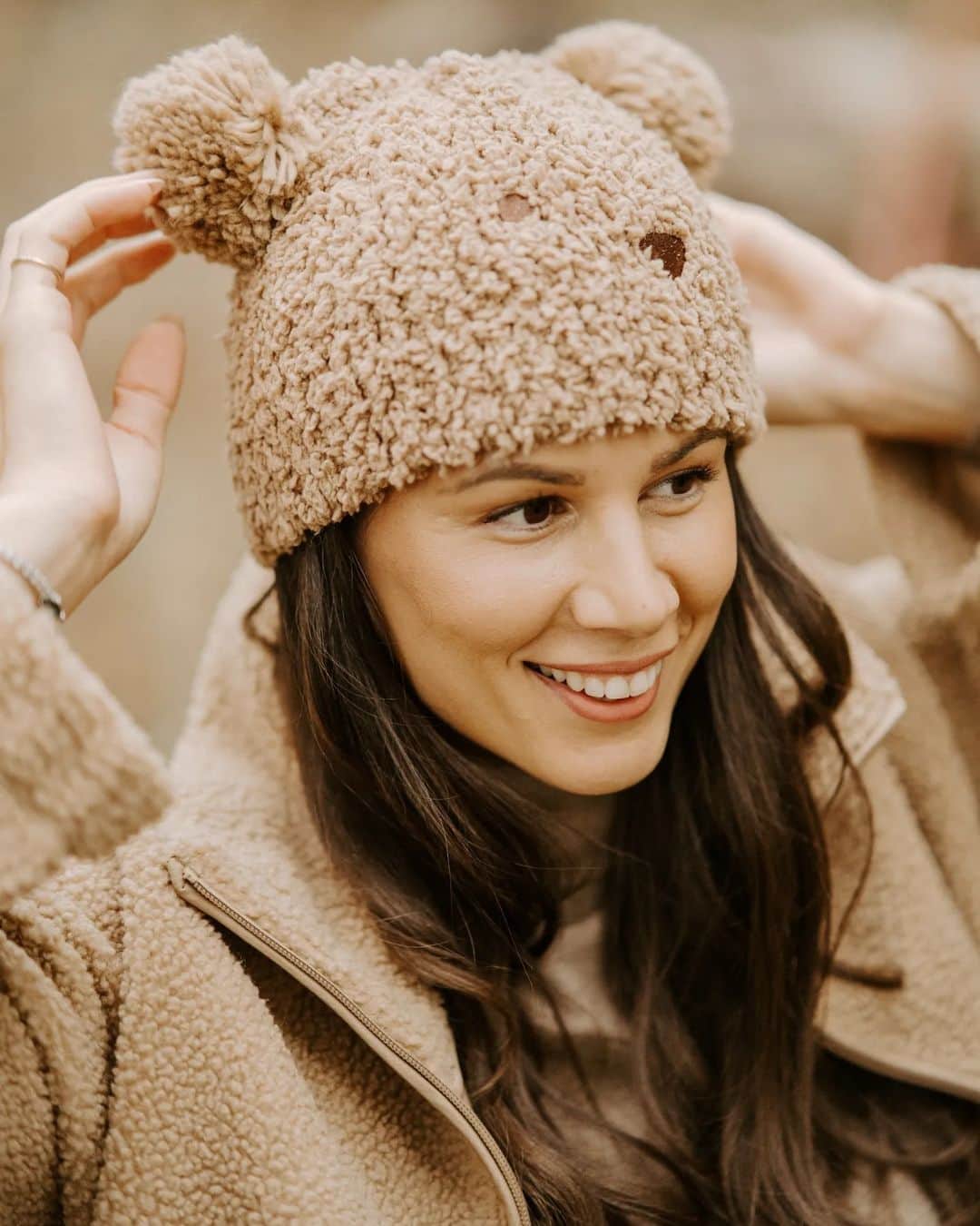 ツベタナ・ピロンコバのインスタグラム：「🧸🧸🧸 #outdoor #fall #autumncolors」