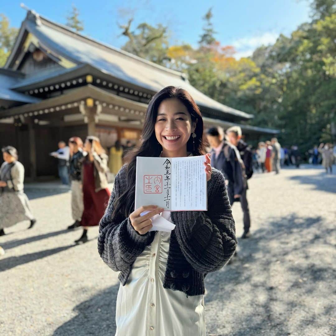 米山珠央さんのインスタグラム写真 - (米山珠央Instagram)「. ずっと行きたかった#伊勢神宮 で #御朱印集め を再開しました⛩️✨ . 御朱印帳も新調しちゃった〜🌸 また少しずつ集めていこうと思います♪ . 皆さんのおすすめの寺社はどちらですか?💭 . . . #三重 #三重観光 #伊勢 #伊勢旅行 #御朱印 #御朱印帳 #御朱印ガール #御朱印女子 #神社 #寺 #寺巡り #神社巡り #寺好きな人と繋がりたい #神社好きな人と繋がりたい #寺社仏閣 #パワースポット #たまごしゅいん」11月18日 18時09分 - tamao_17no1