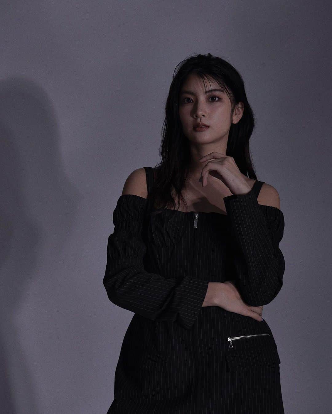 HITOMIさんのインスタグラム写真 - (HITOMIInstagram)「_____ 🩶___... !   📷 @makoto_takeuchi10  make up @saya___1110  fashion @prankproject_official」11月18日 18時12分 - __htm.13__