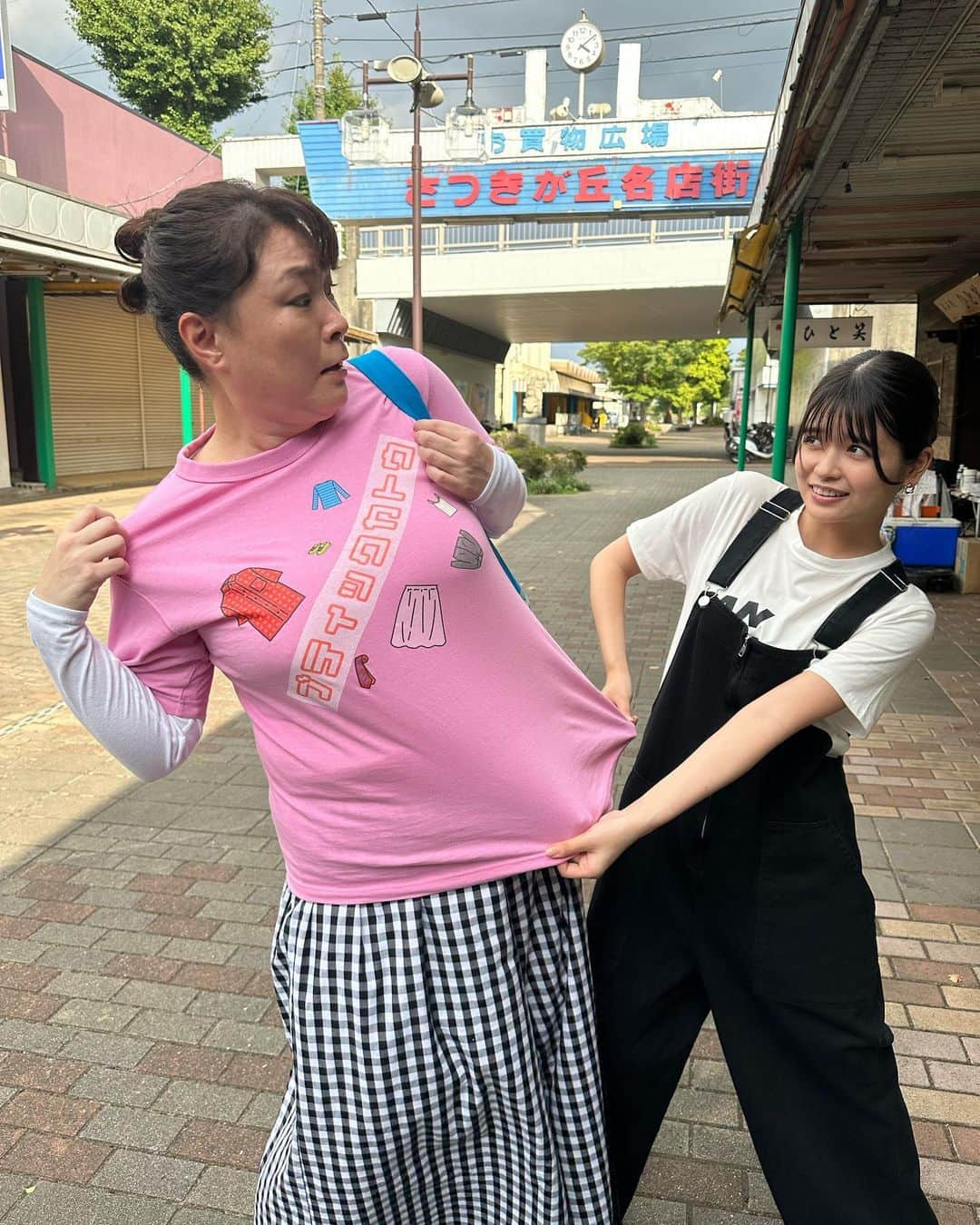 久保田磨希さんのインスタグラム写真 - (久保田磨希Instagram)「BS松竹東急「商店街のピアニスト永遠の調べ」本日第7話　夜11時から 今夜もよろしくお願いいたします。 お写真は先週のお話に出てきた「ブティックカトウTシャツ」と共に。 TVerで見逃し配信ございます。 #久保田磨希 #商店街のピアニスト永遠の調べ #景井ひな ちゃん #永島聖羅 ちゃん #石沢瑠架 くん #長谷川晏 ちゃん」11月18日 18時23分 - maki_kubota1973