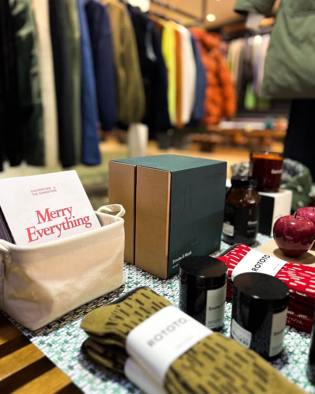 ガーブストアのインスタグラム：「We're here all weekend! 🤩⁠ Visit us this weekend for Christmas gift inspiration and pick up our free gift guides in-store. ⁠ ⁠ Opening hours: ⁠ Saturday 10am - 6pm ⁠ Sunday 12pm - 5pm⁠ ⁠ 👋」