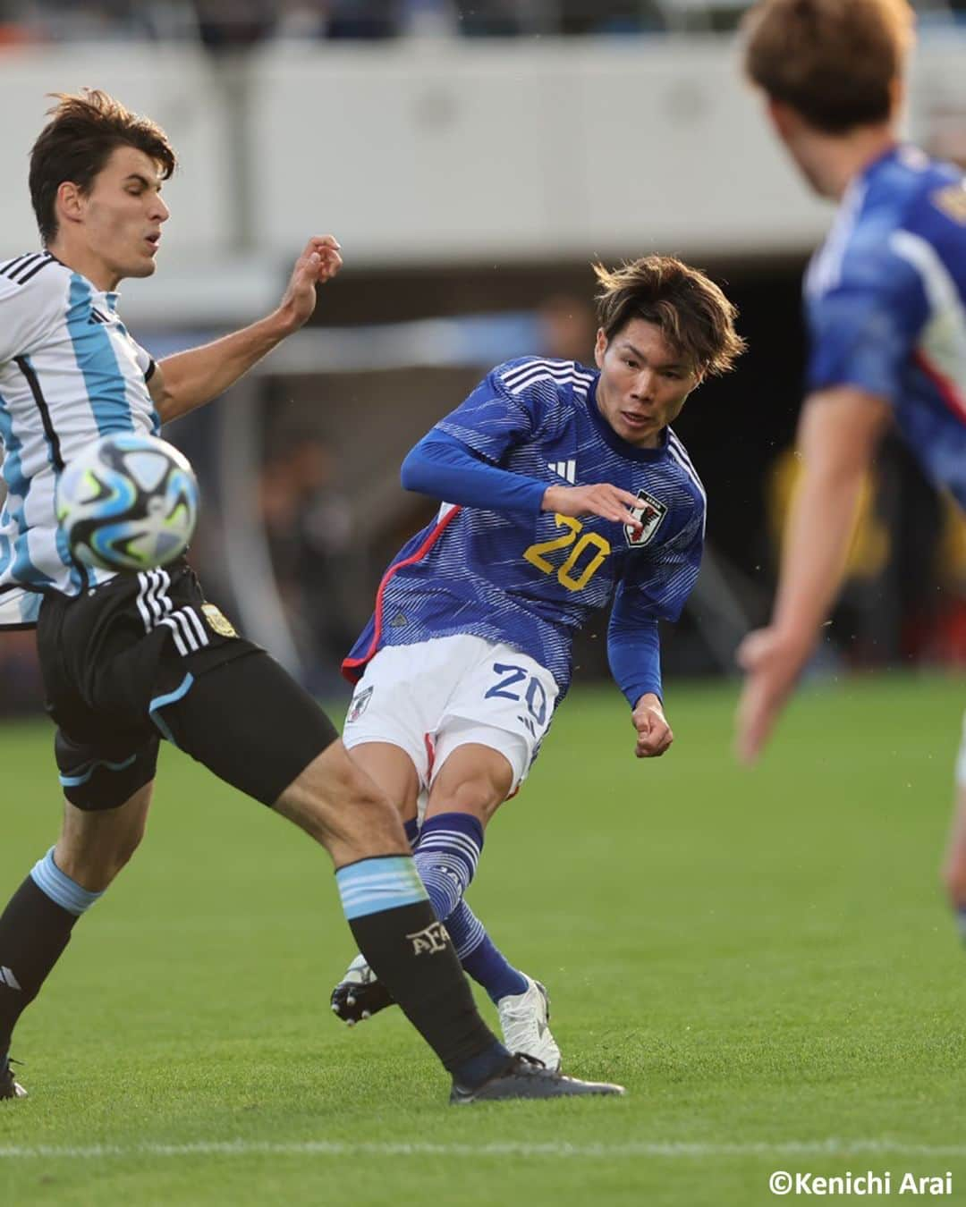 Goal Japanさんのインスタグラム写真 - (Goal JapanInstagram)「🇯🇵 縁の地・静岡で鮮烈なミドル弾！⚽ U-22アルゼンチン代表戦の試合会場となったIAIスタジアム日本平がある静岡県の静岡学園高出身の #松村優太。  75分に鈴木唯人の逆転弾の起点となるクロスを送り、そして81分には鮮やかなミドルシュートで #U22日本代表 の勝利を決定づける4点目を記録。チームの快勝に大きく貢献した。(Photo: Kenichi Arai)  #soccer #football #japan #argentina #jfa #daihyo #kashimaantles #antlers #kashima #サッカー #フットボール #サッカー日本代表 #日本代表 #アルゼンチン代表 #鹿島アントラーズ #アントラーズ #⚽」11月18日 18時15分 - goaljapan