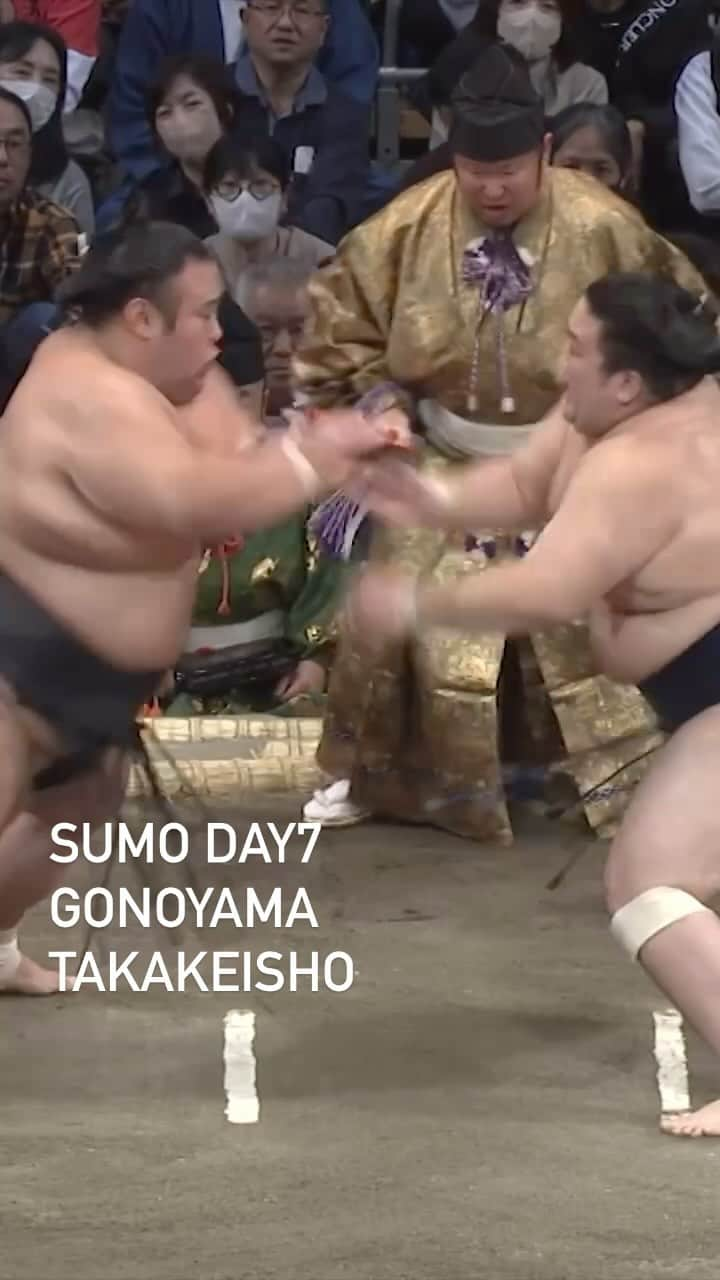 日本相撲協会のインスタグラム：「大相撲九州場所　7日目 貴景勝-豪ノ山  #sumo DAY7 Gonoyama Takakeisho  @sumokyokai #相撲 #九州場所 #九州 #福岡 #お相撲さん #イベント #japan #japanculture #貴景勝 #豪ノ山 #TAKAKEISHO #GONOYAMA」