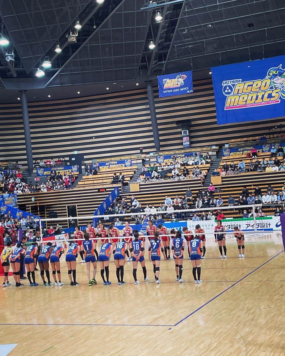 和田正人さんのインスタグラム写真 - (和田正人Instagram)「Vリーグ観戦！！  東レアローズ vs 日立Astemoリヴァーレ @ 大田区総合体育館  残念ながら、応援していた東レアローズは負けちゃったけど、とても面白い試合でした。  第一試合から他の試合も観戦してたんどけど、ずっと観てられますねーバレーボール！！  流れがコロコロ移り変わって、一瞬たりとも目が離せない。笑  大満足の試合でした！！  関東近郊で試合があれば、また足を運びたいと思います。  選手の皆さん、お疲れ様でした！！  #東レアローズ #バレーボール #Vリーグ #大田区総合体育館」11月18日 18時21分 - daaaaaawaaaaaa