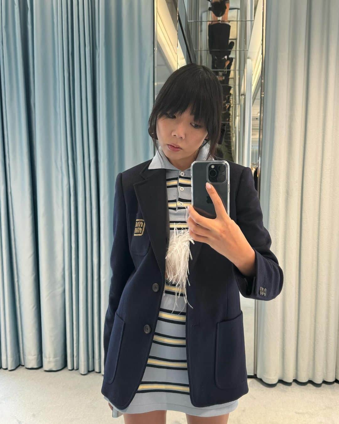 スージー・ロウさんのインスタグラム写真 - (スージー・ロウInstagram)「New Miu Spent the week getting up close and personal with @miumiu holiday garms Took too many mirror selfies Was trying to make some tough choices between fancy toilet or fancy coat (still in the thick of house renovation) 😬😬😬」11月18日 18時24分 - susiebubble