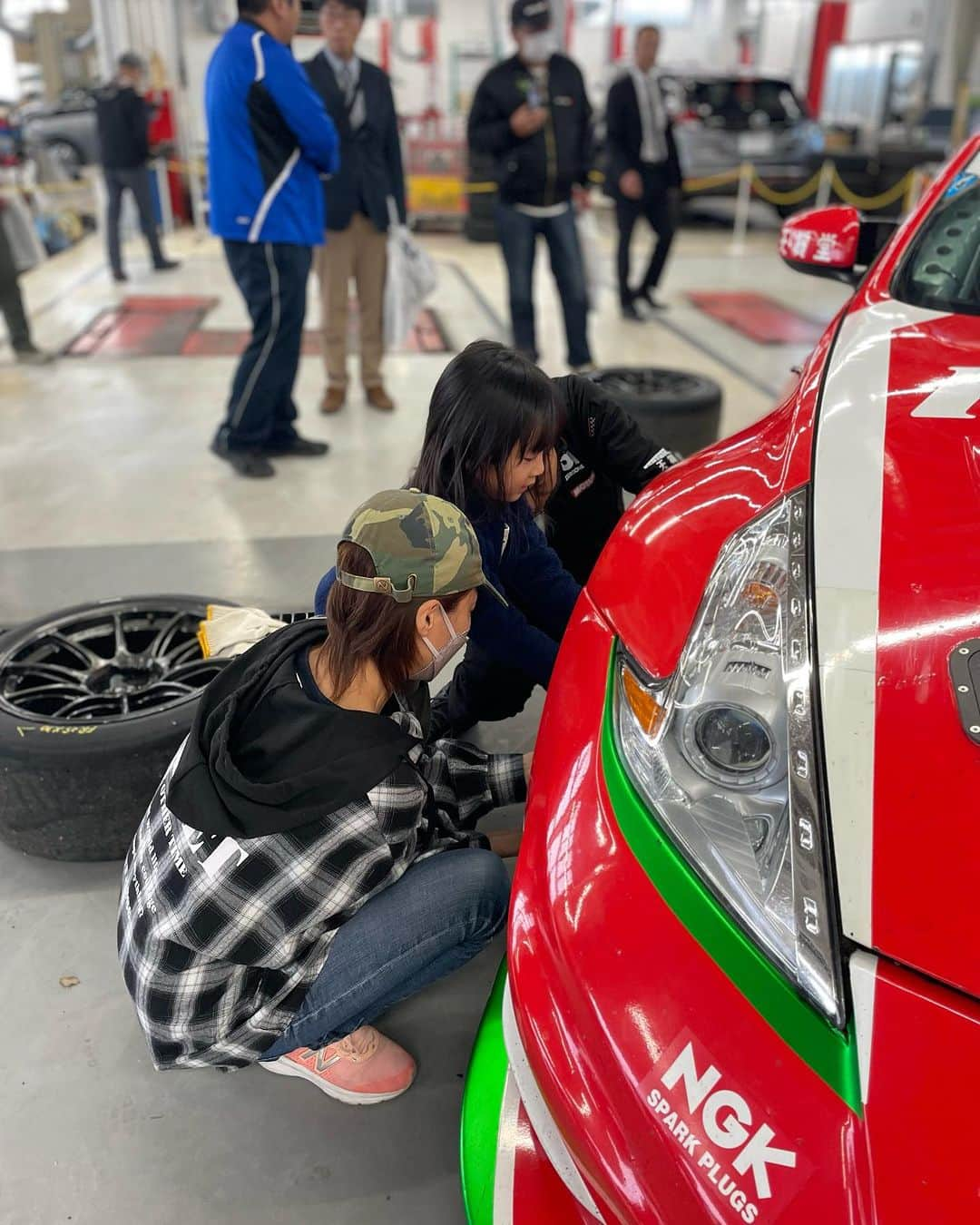 柳田真孝さんのインスタグラム写真 - (柳田真孝Instagram)「日産プリンス栃木宇都宮店さん ニスモパフォーマンスセンター10周年記念イベント 今日は沢山のご来店ありがとうございました。 トークショー、メカニック体験、セントラル20のデモカーや商品も展示させて頂いております。 明日も開催されているで遊びに来て下さい😊  #日産 #nismo #RENAULT #MEGANERS #ULTIME #RZ34 #gtrnismo #raffinée #nismofair #日産プリンス栃木 #central20  #セントラル20」11月18日 18時26分 - masatakayanagida