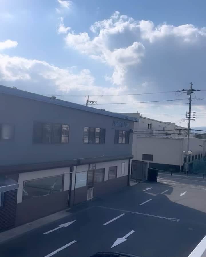 金村義明のインスタグラム：「羽田空港から伊丹空港から金村号借りて 豊岡へ！ サウナ入って汗絞り出して、早めの晩酌スタート、空いてる店なくて入ったお好み焼き屋さん！大失敗！ 早く出て手打ち蕎麦屋さんへ 大成功、劇美味、次豊岡行ったらオープンラスト間違いなし！ ホテル戻って早寝早起き、豊岡コウノトリスタジアムで野茂ベースボール倶楽部の野球教室、ヤング兵庫但馬チームに底冷えの中チームスタッフと、レベルの高さに驚きを隠せない！ 野球教室終わり宝塚へ」