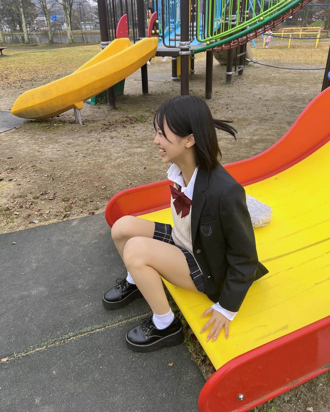 みつきなんだよねのインスタグラム：「久しぶりに遊具です遊んだー！！！(～￣▽￣)～」