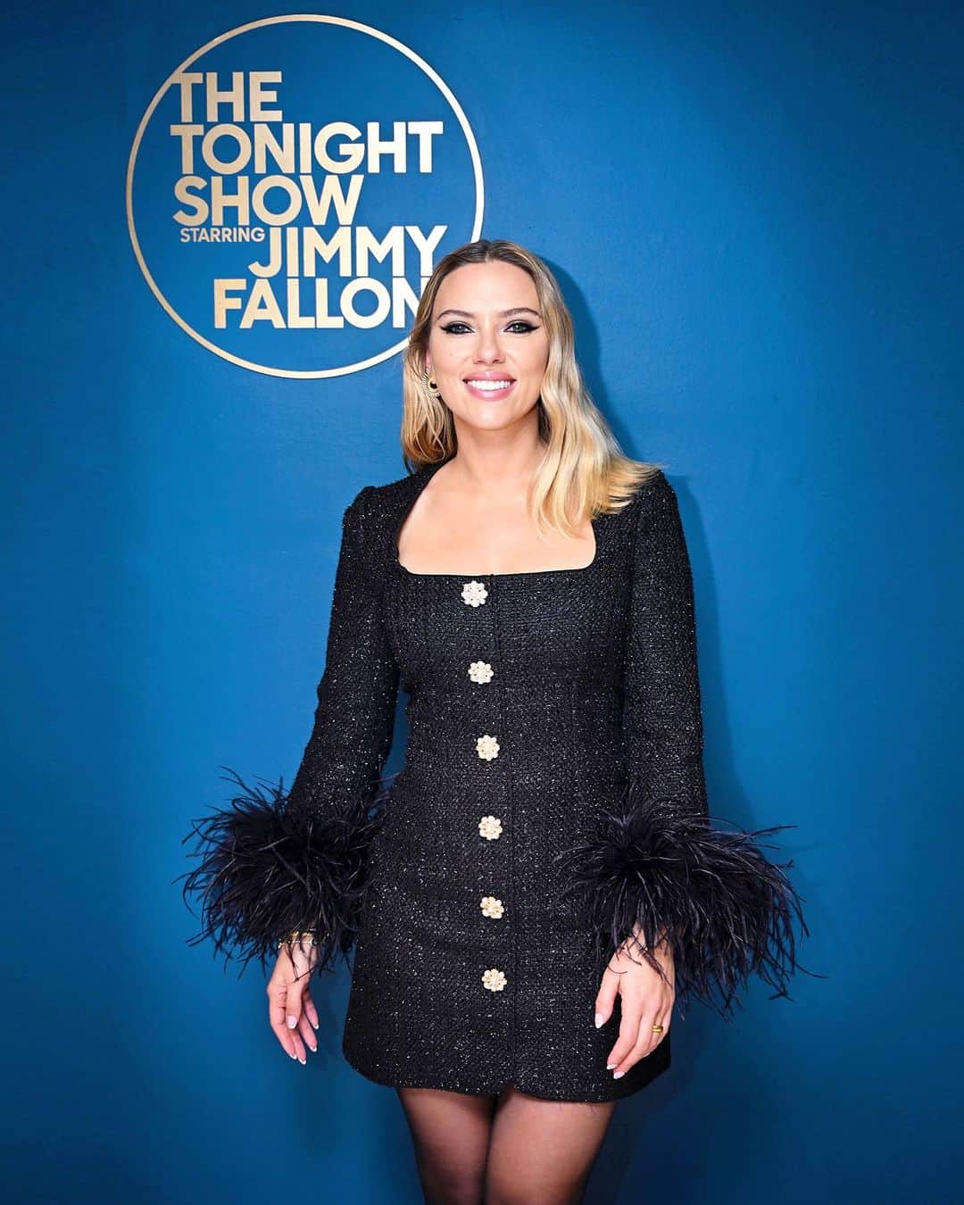 SELF PORTRAITのインスタグラム：「Scarlett Johansson wearing self-portrait BLACK BOUCLE FEATHER MINI DRESS on  @fallontonight」