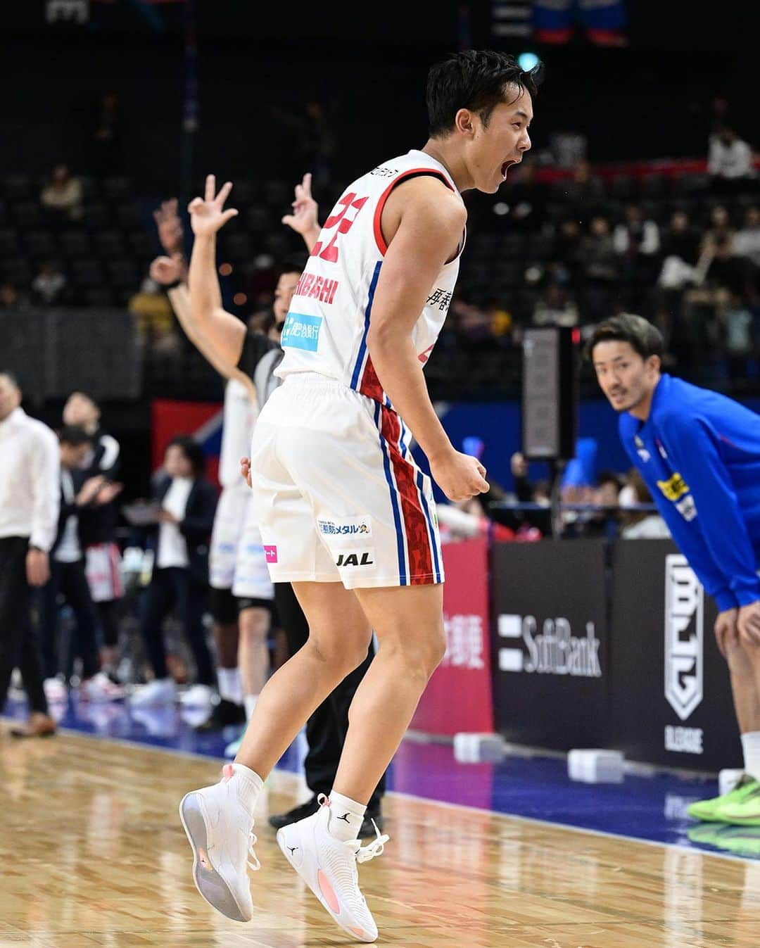 熊本ヴォルターズさんのインスタグラム写真 - (熊本ヴォルターズInstagram)「【GAME RESULT】 #熊本ヴォルターズ  83-91 #ライジングゼファーフクオカ   23［1Q］24 21［2Q］15 14［3Q］21 25［4Q］31  バスケットLIVE見逃し配信🎥 https://basketball.mb.softbank.jp/lives/502115/?utm_source=club&utm_medium=KV&utm_campaign=club_KV_006  スタッツ📊 https://www.bleague.jp/game_detail/?ScheduleKey=502115&tab=4  詳しくは熊日朝刊を✔️ buff.ly/3tfffML  #ぶちバケろ。」11月18日 18時37分 - volters_official