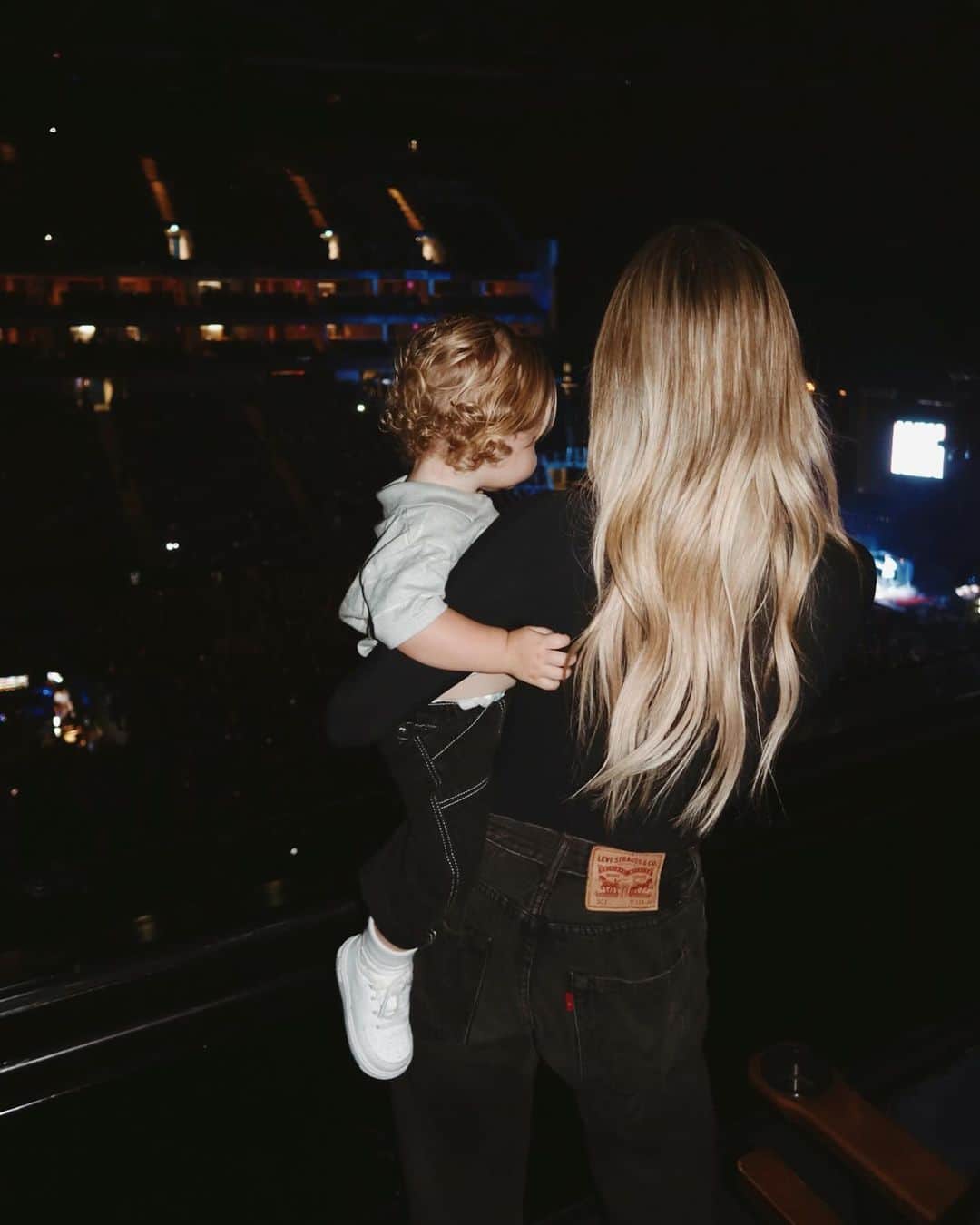 ロッティー・トムリンソンのインスタグラム：「uncle Louis at the o2❤️」
