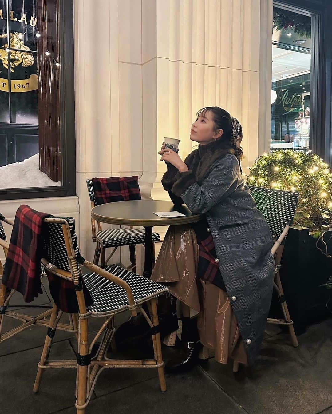 林田沙綾のインスタグラム：「@miss_me_by_chaling  のアウターすごい褒められる🎄 こちらも、12/15から始まる ラフォーレで販売されます🎄🎄🎄  #ラルフローレンカフェ　#表参道カフェ　#都内カフェ」