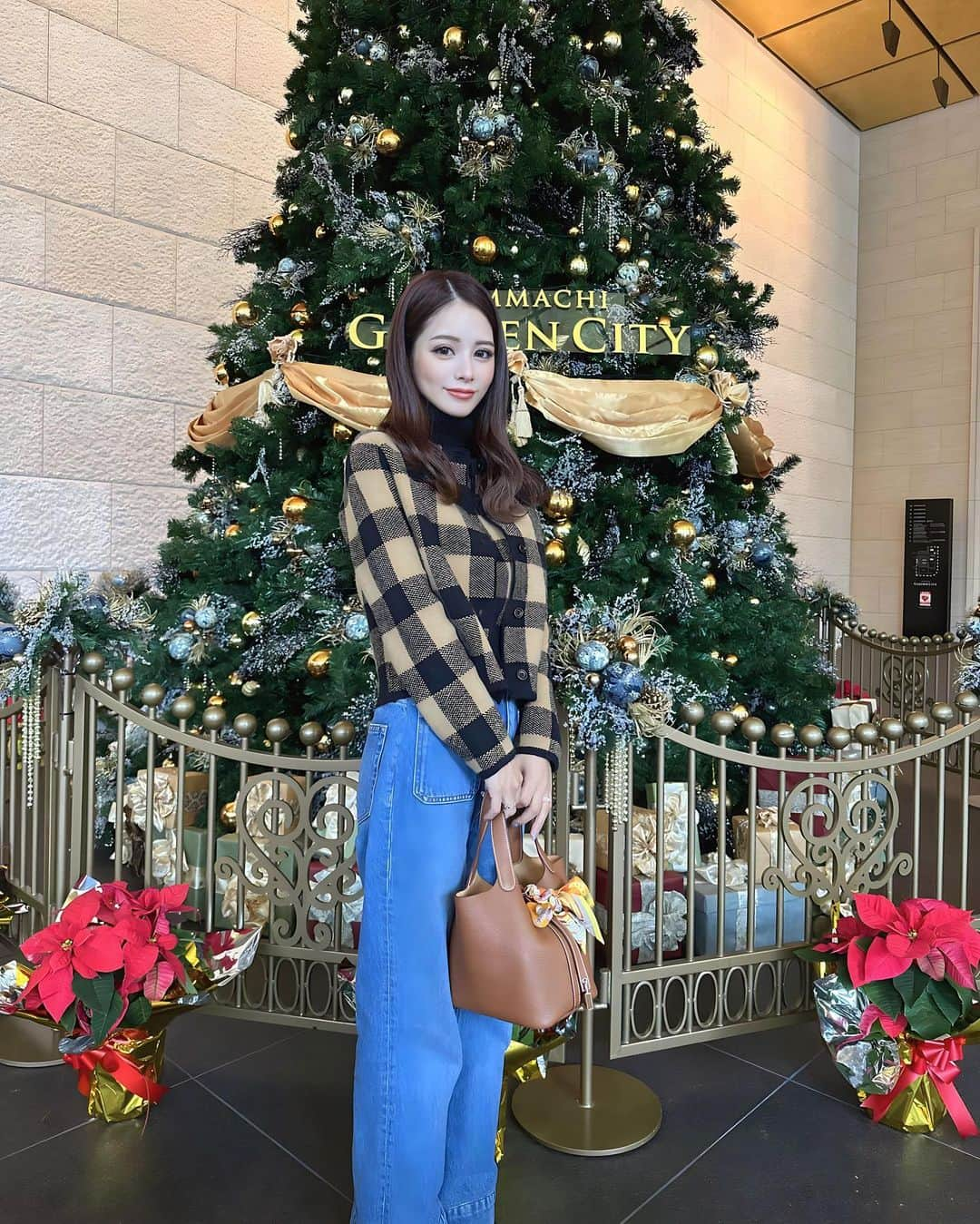 姫奈さんのインスタグラム写真 - (姫奈Instagram)「.  クリスマスツリーあると撮りたくなる🎄❤️  #thestregis」11月18日 18時44分 - hinapin_0210