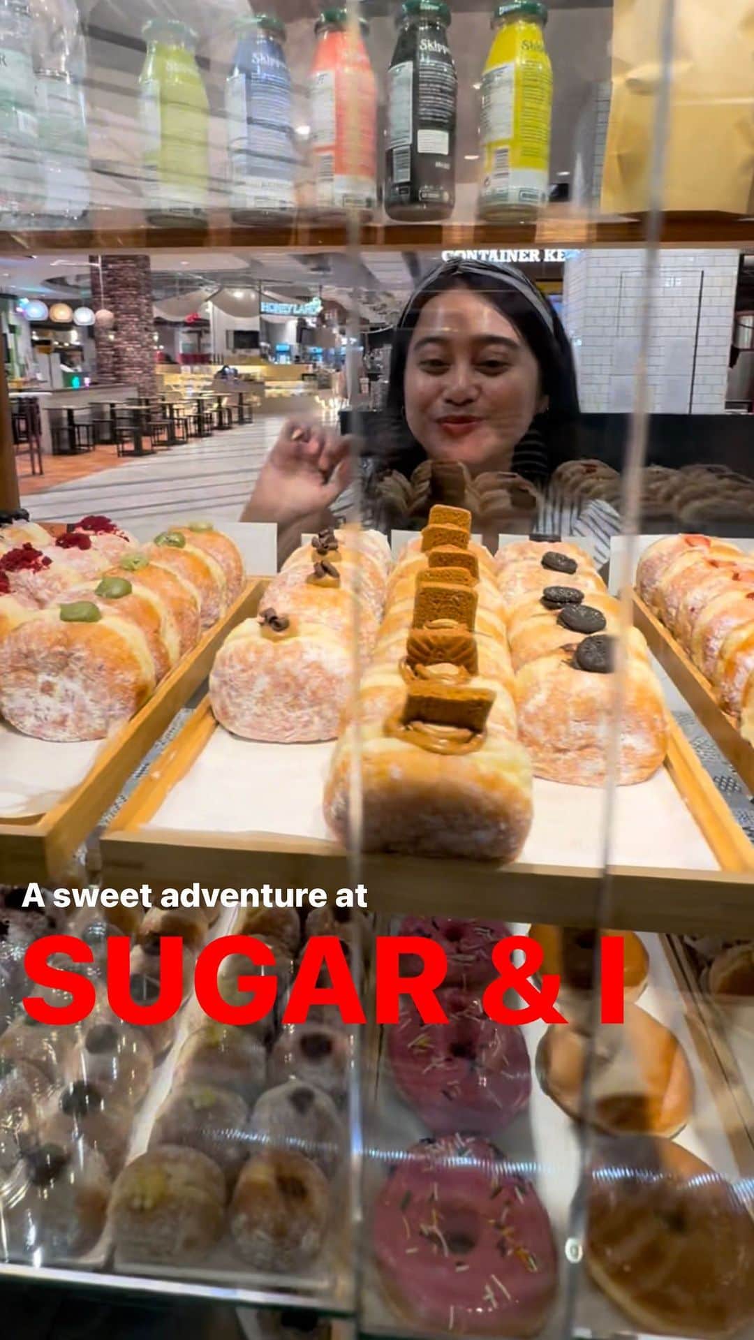 エアアジアのインスタグラム：「Dessert is calling! 📞🍩  Get up to 15% OFF when you purchase Dine-In Vouchers on airasia food to enjoy the delectable bombolinis from @sugarandi 💖  More vouchers from up to 50% OFF are available on airasia Superapp so don’t forget to download and follow @airasiasuperapp for more exciting promos!   #sugarandi #airasiasuperapp #dessertskl #foodie #malaysianfoodie #malaysianfood #dessertstagram」