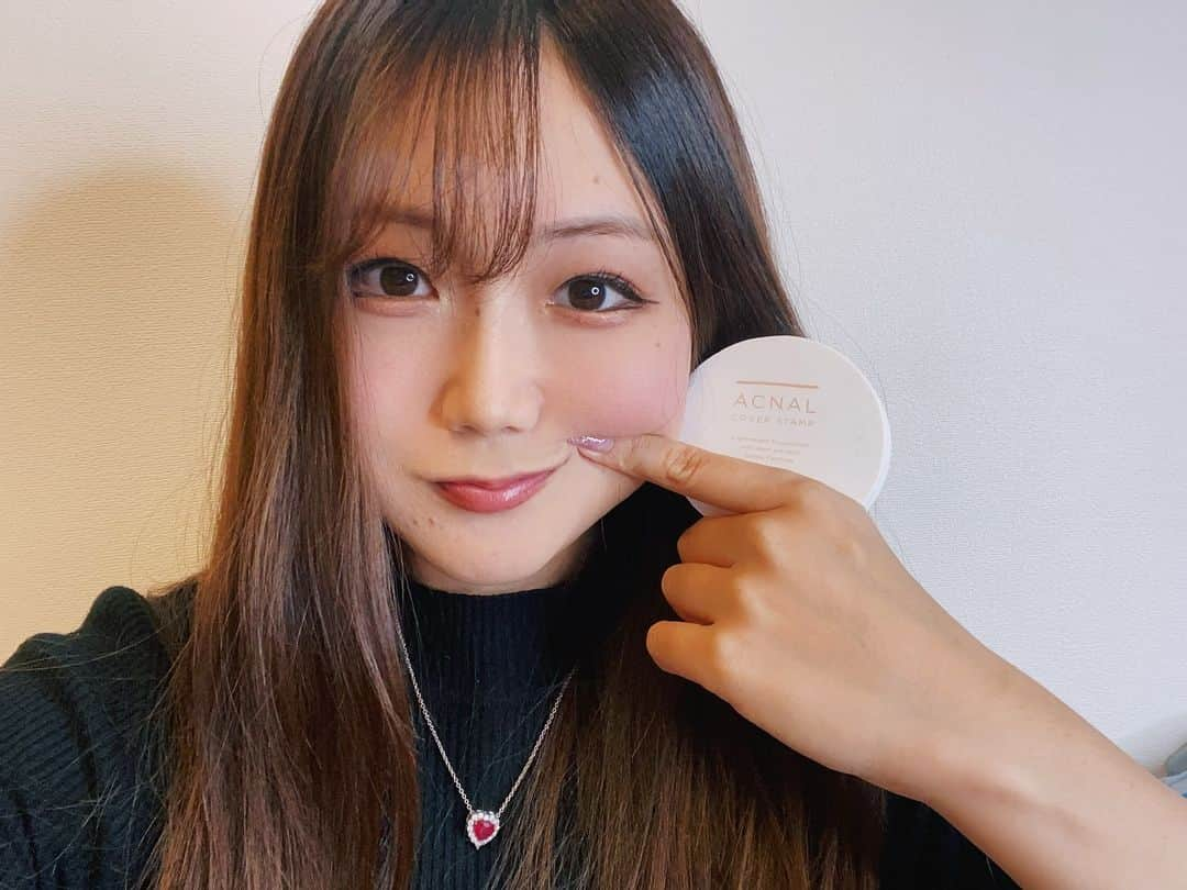 藤田早希のインスタグラム：「今月もお世話になりました✌🏻 テクスチャーが軽いからファンデ 苦手な私でも継続して使えてます☺️. . . . #acnal #アクナル #カバースタンプ#アクナルでなくなる #pr #ACNAL公式アンバサダー . . .」