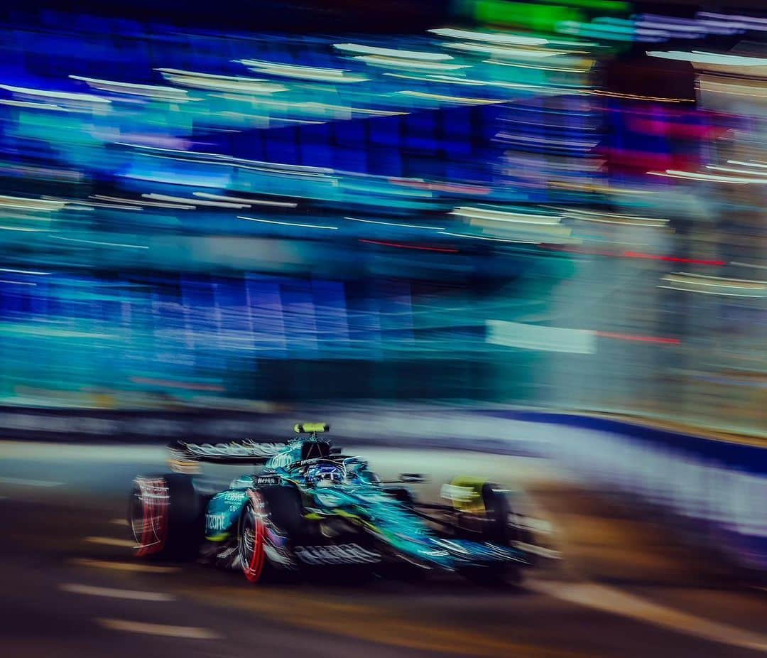 フェルナンド・アロンソのインスタグラム：「Happy with the laps on a difficult track for us, we optimized everything and we are starting P9 tomorrow. Ready to fight for good points! Vamosss 💪💪  @astonmartinf1 #f1 #vegas #astonmartin」